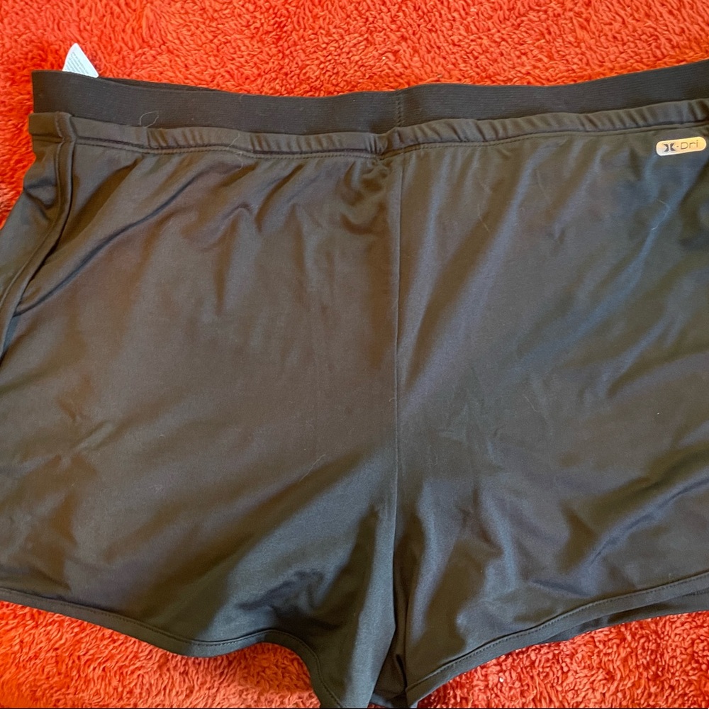 Size L Reebok RBX perf shorts. - Picture 4 of 7